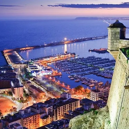 The Old Town Artist Workshop, Impressive Rooftop, Terrace With Amazing Views And Sea Views, Bbq, Air Conditioner, Wifi דירה *