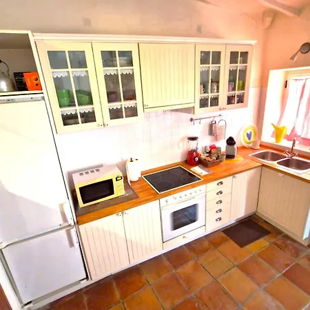 The Old Town Artist Workshop, Impressive Rooftop, Terrace With Amazing Views And Sea Views, Bbq, Air Conditioner, Wifi דירה